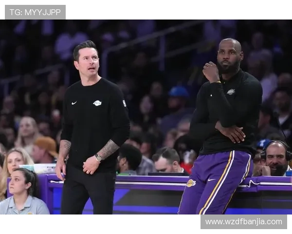 雷迪克称赞三将表现 聚焦防守策略与杜兰特缺席